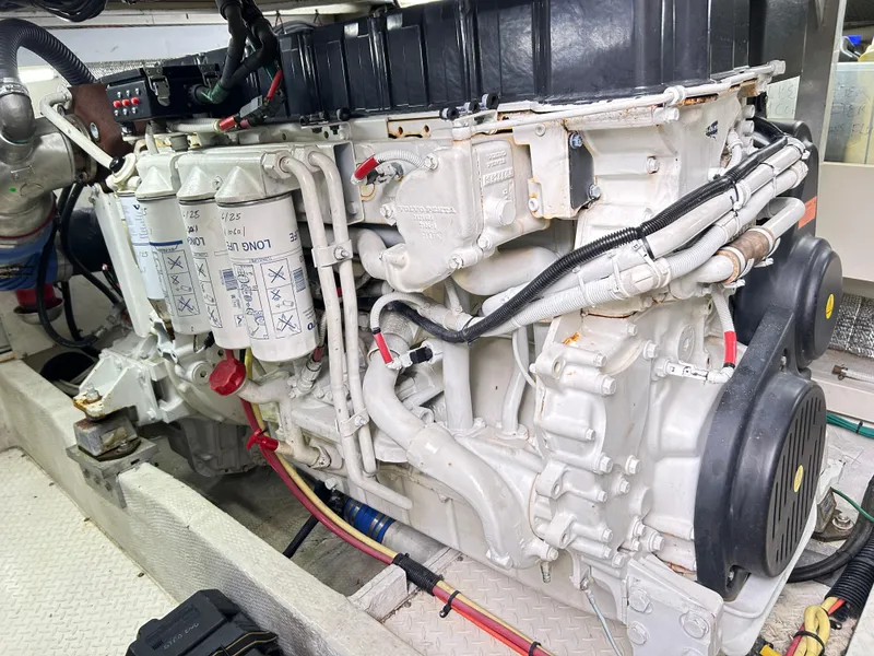 Slide: The Image of Cruisers Yachts 5000 Sedan Sport 2004 - 79