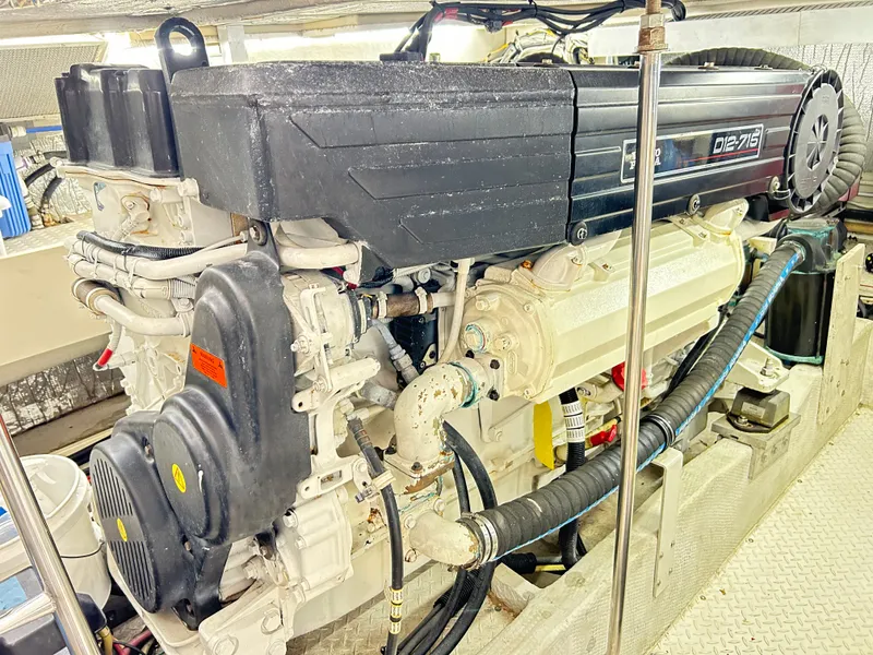 Slide: The Image of Cruisers Yachts 5000 Sedan Sport 2004 - 80