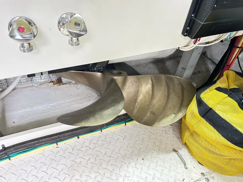 Slide: The Image of Cruisers Yachts 5000 Sedan Sport 2004 - 81