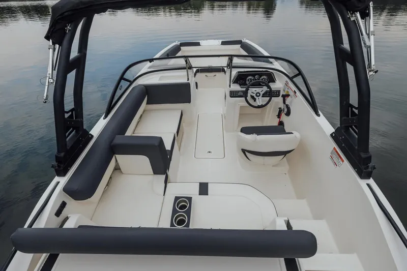 Slide: The Image of Bayliner D20I 2025 - 4