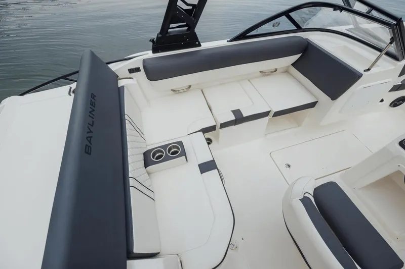 Slide: The Image of Bayliner D20I 2025 - 5