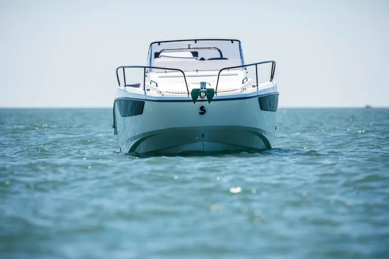 Slide: The Image of 2025 Beneteau Flyer 8 SUNdeck boat on open water, front view. - 5