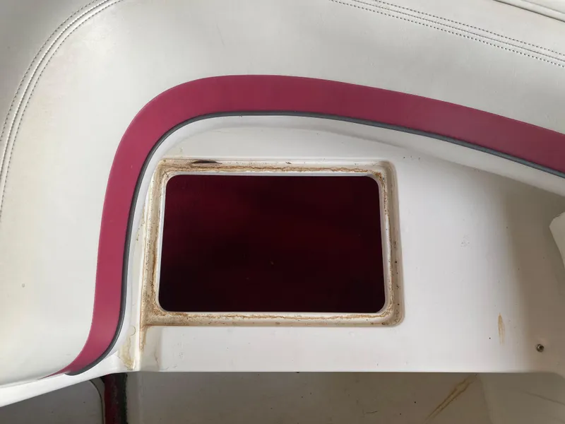 Slide: The Image of 1995 Wellcraft 196 S Eclipse boat interior with red and white upholstery. - 10