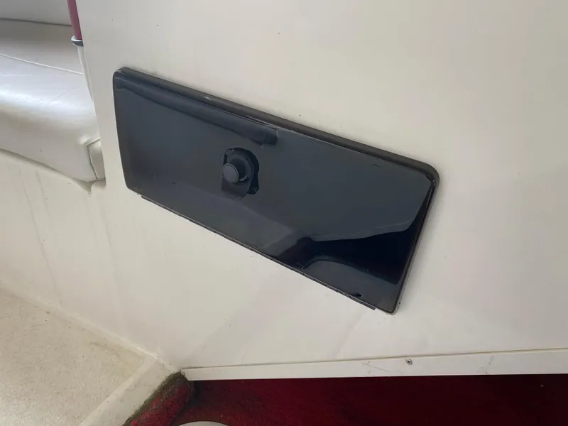 Slide: The Image of Black panel on 1995 Wellcraft 196 S Eclipse boat interior. - 15