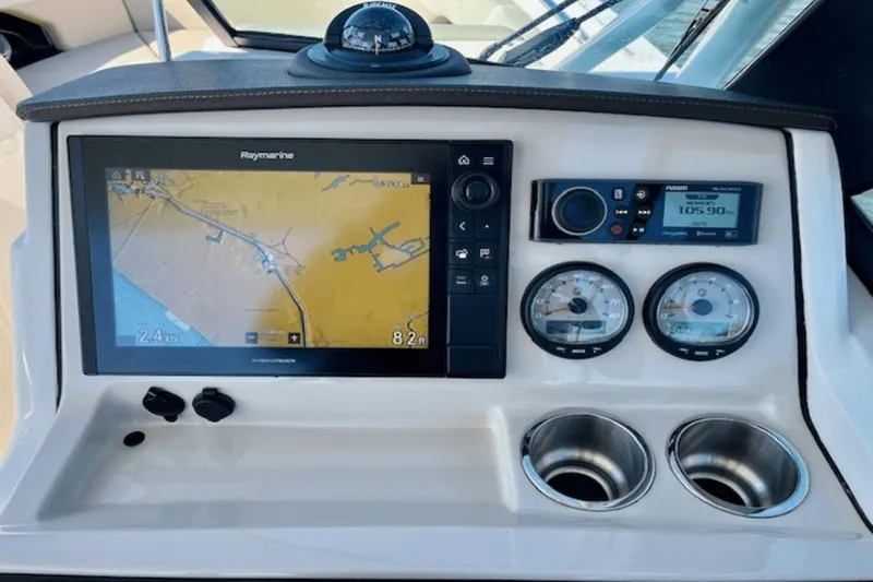 Slide: The Image of Boston Whaler 240 Vantage 2021 - 14