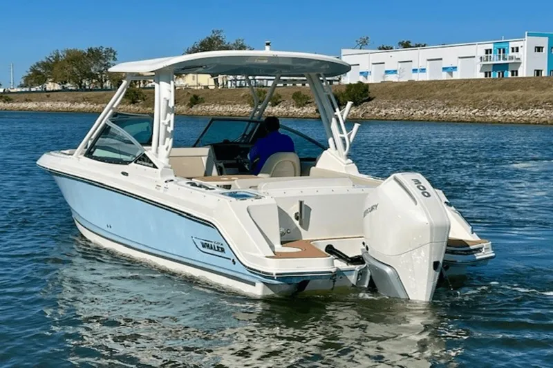 Slide: The Image of Boston Whaler 240 Vantage 2021 - 9