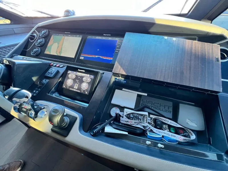 Slide: The Image of Fairline Squadron 68 2020 - 60