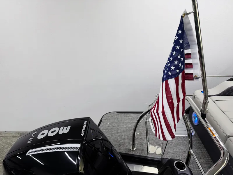 Slide: The Image of 2025 Barletta Lusso 25UC boat with American flag and Mercury 400 engine. - 5