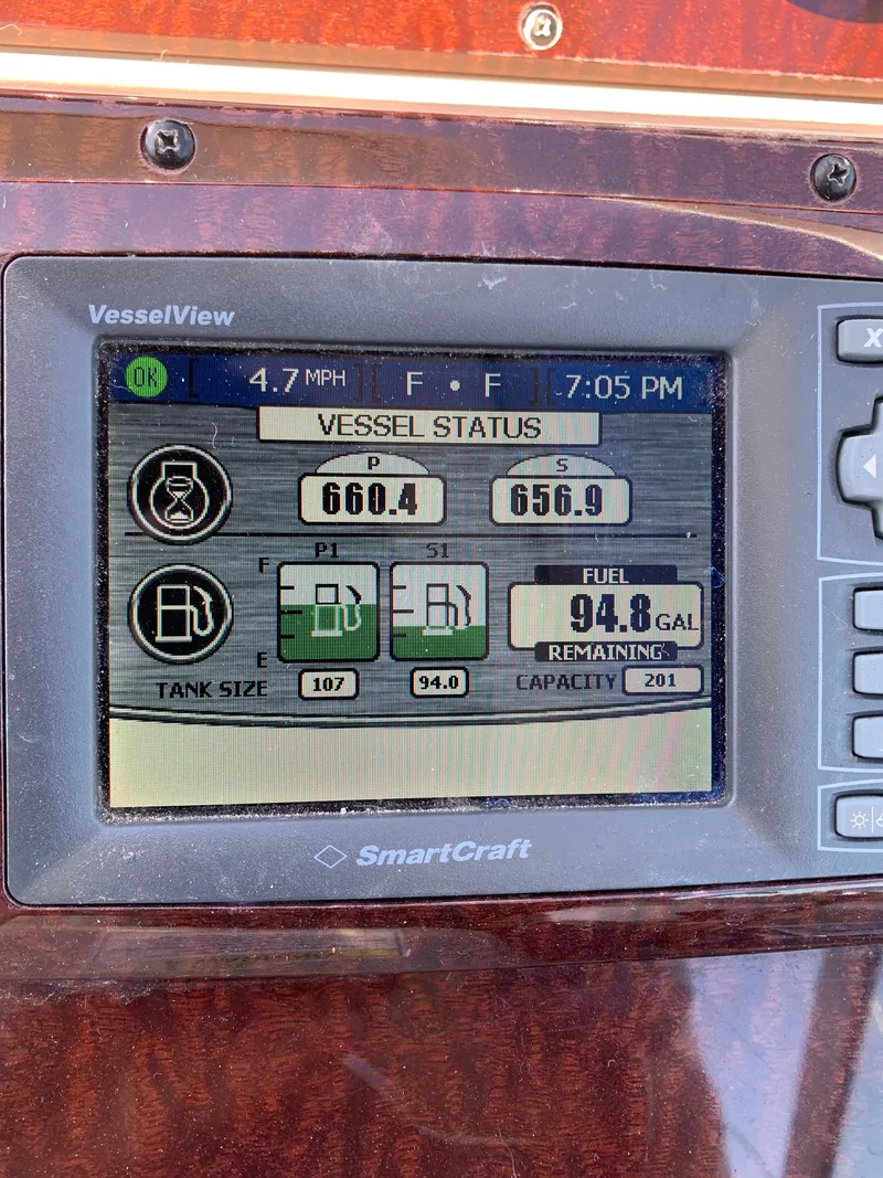 Slide: The Image of SmartCraft VesselView display on 2011 Sea Ray 330 Sundancer showing speed, fuel, and engine status. - 4