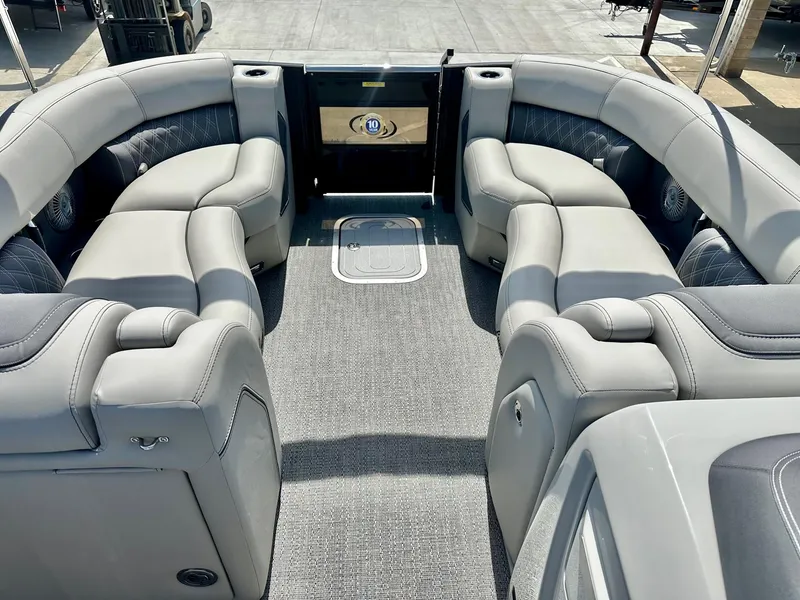 Slide: The Image of Barletta Lusso Ultra-Entertainer L25UEA w/ 400HP Mercury V10! 2025 - 10