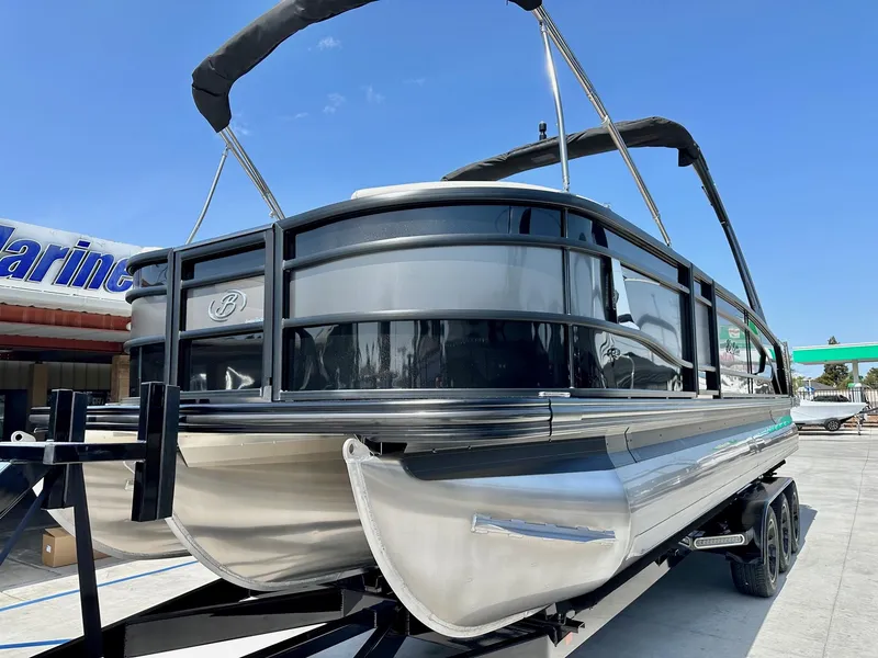 Slide: The Image of Barletta Lusso Ultra-Entertainer L25UEA w/ 400HP Mercury V10! 2025 - 11
