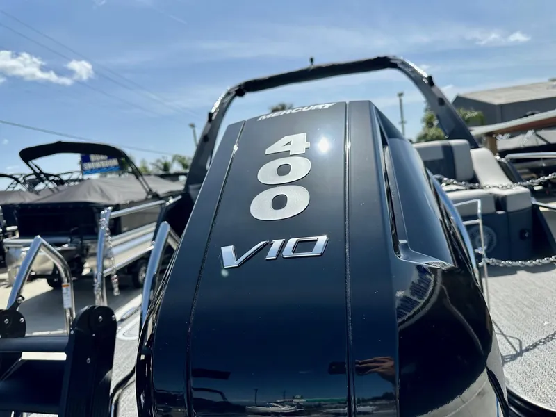 Slide: The Image of Barletta Lusso Ultra-Entertainer L25UEA w/ 400HP Mercury V10! 2025 - 14