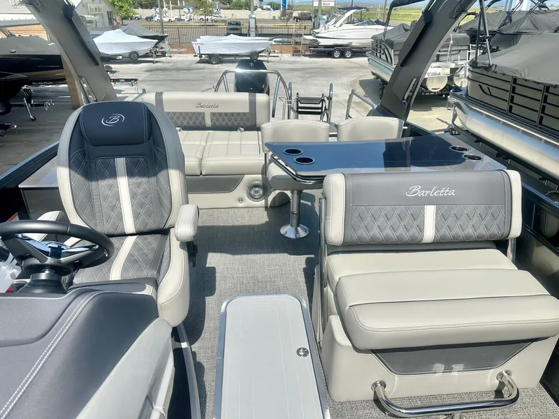 Slide: The Image of Barletta Lusso Ultra-Entertainer L25UEA w/ 400HP Mercury V10! 2025 - 16