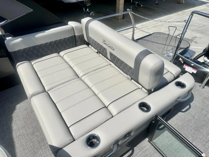 Slide: The Image of Barletta Lusso Ultra-Entertainer L25UEA w/ 400HP Mercury V10! 2025 - 17