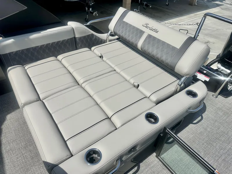 Slide: The Image of Barletta Lusso Ultra-Entertainer L25UEA w/ 400HP Mercury V10! 2025 - 18