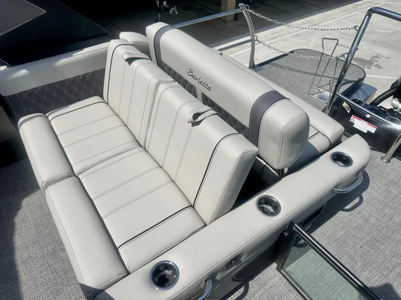 Slide: The Image of Barletta Lusso Ultra-Entertainer L25UEA w/ 400HP Mercury V10! 2025 - 19