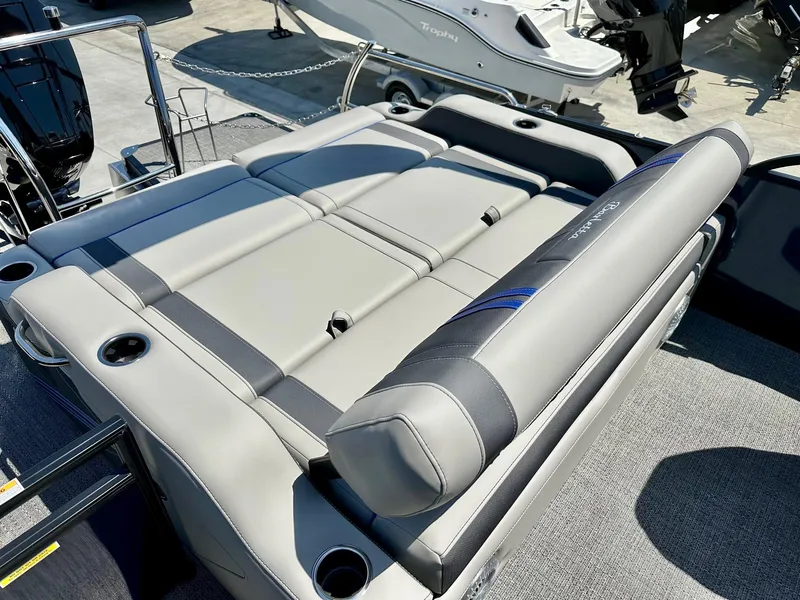 Slide: The Image of Barletta Corsa Ultra-Lounge 25UC w/ 400HP V10 Mercury! 2025 - 4