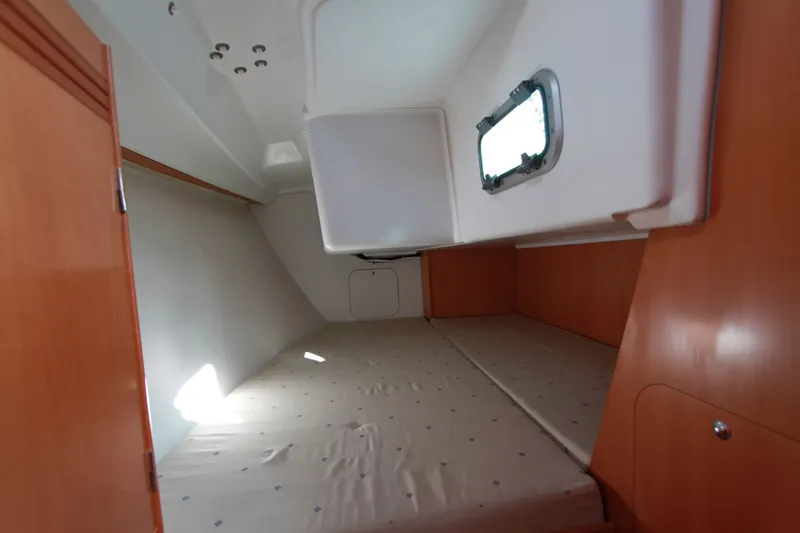 Slide: The Image of stbd double stateroom - 7