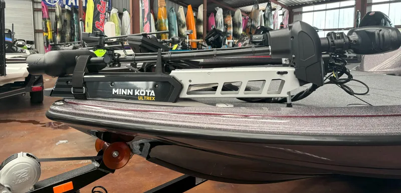 Slide: The Image of Falcon F215 2024 - 18