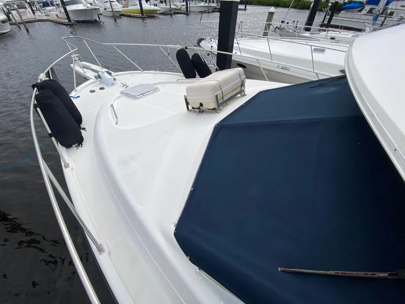 Slide: The Image of Bayliner 3988 Motoryacht 2001 - 50