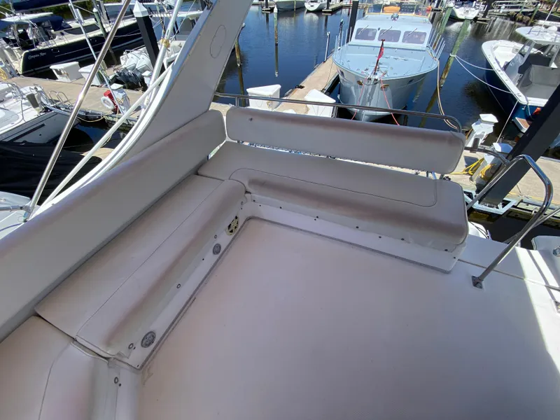 Slide: The Image of Bayliner 3988 Motoryacht 2001 - 66