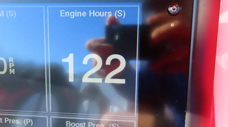 Slide: The Image of Digital display showing 122 engine hours on MTI 44, 2014 model. - 36