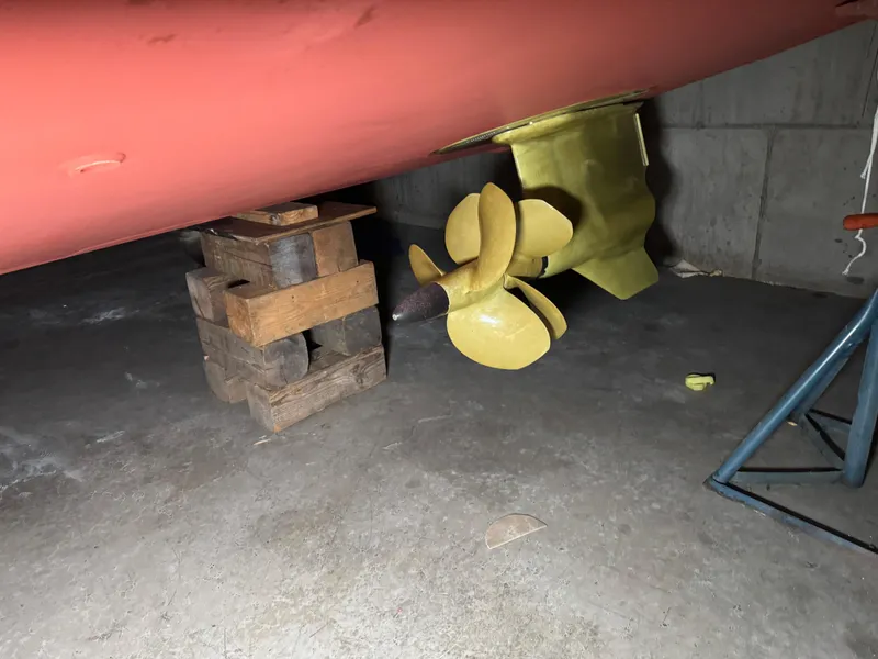 Slide: The Image of Propeller of 2008 Sabre 38 Hardtop Express in dry dock setting. - 83