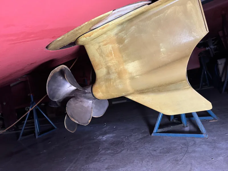 Slide: The Image of Propeller and rudder of 2008 Sabre 38 Hardtop Express on stands. - 85