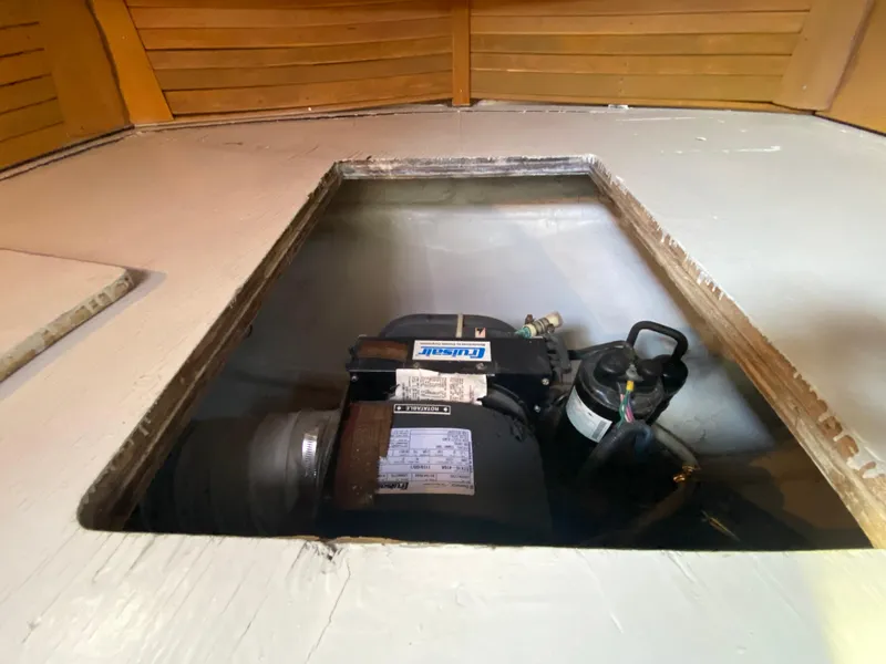 Slide: The Image of Bruce Roberts 43 Ketch 1986 - 52