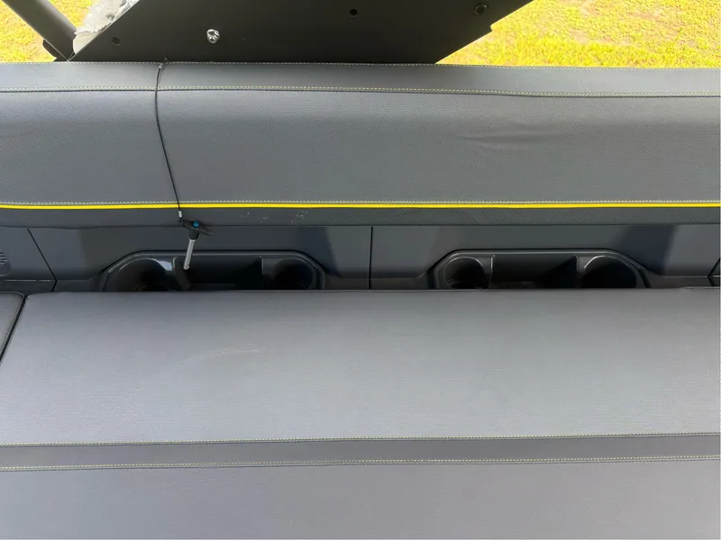 Slide: The Image of Manitou EXPLORE SIWTCHBACK 22 MAX TRIFOLD STEALTH 2025 - 11