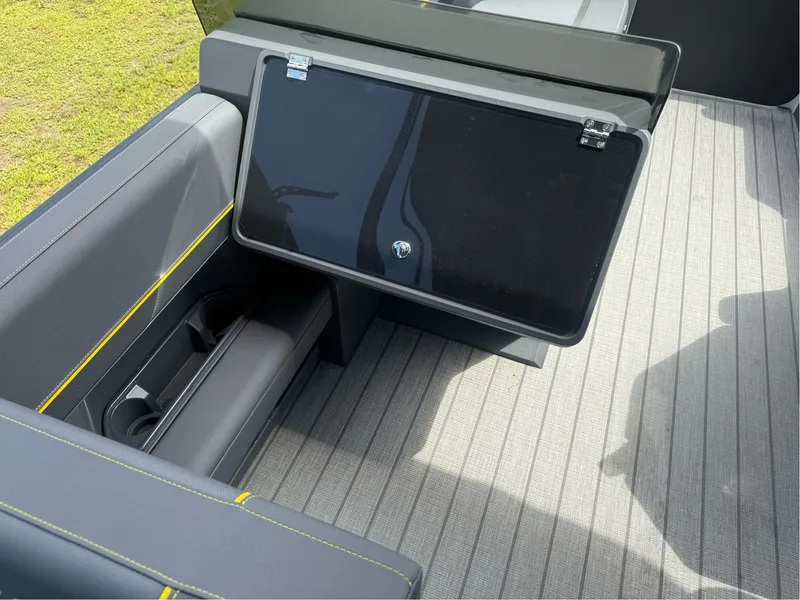 Slide: The Image of Manitou EXPLORE SIWTCHBACK 22 MAX TRIFOLD STEALTH 2025 - 12