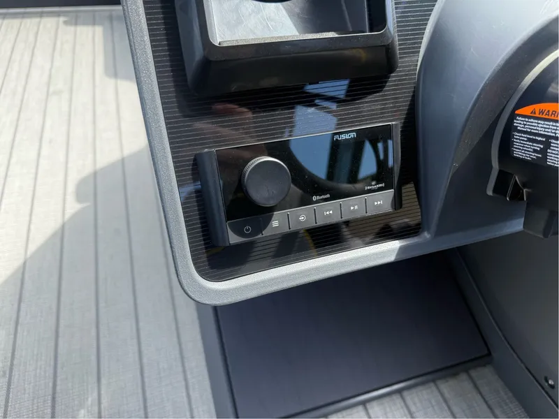 Slide: The Image of Manitou EXPLORE SIWTCHBACK 22 MAX TRIFOLD STEALTH 2025 - 14