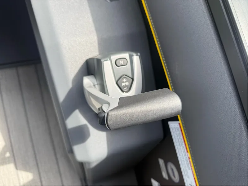 Slide: The Image of Manitou EXPLORE SIWTCHBACK 22 MAX TRIFOLD STEALTH 2025 - 16