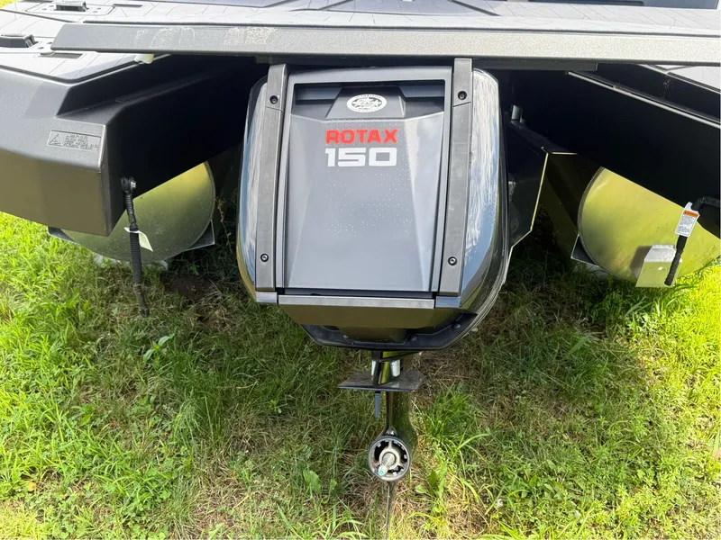 Slide: The Image of Manitou EXPLORE SIWTCHBACK 22 MAX TRIFOLD STEALTH 2025 - 5