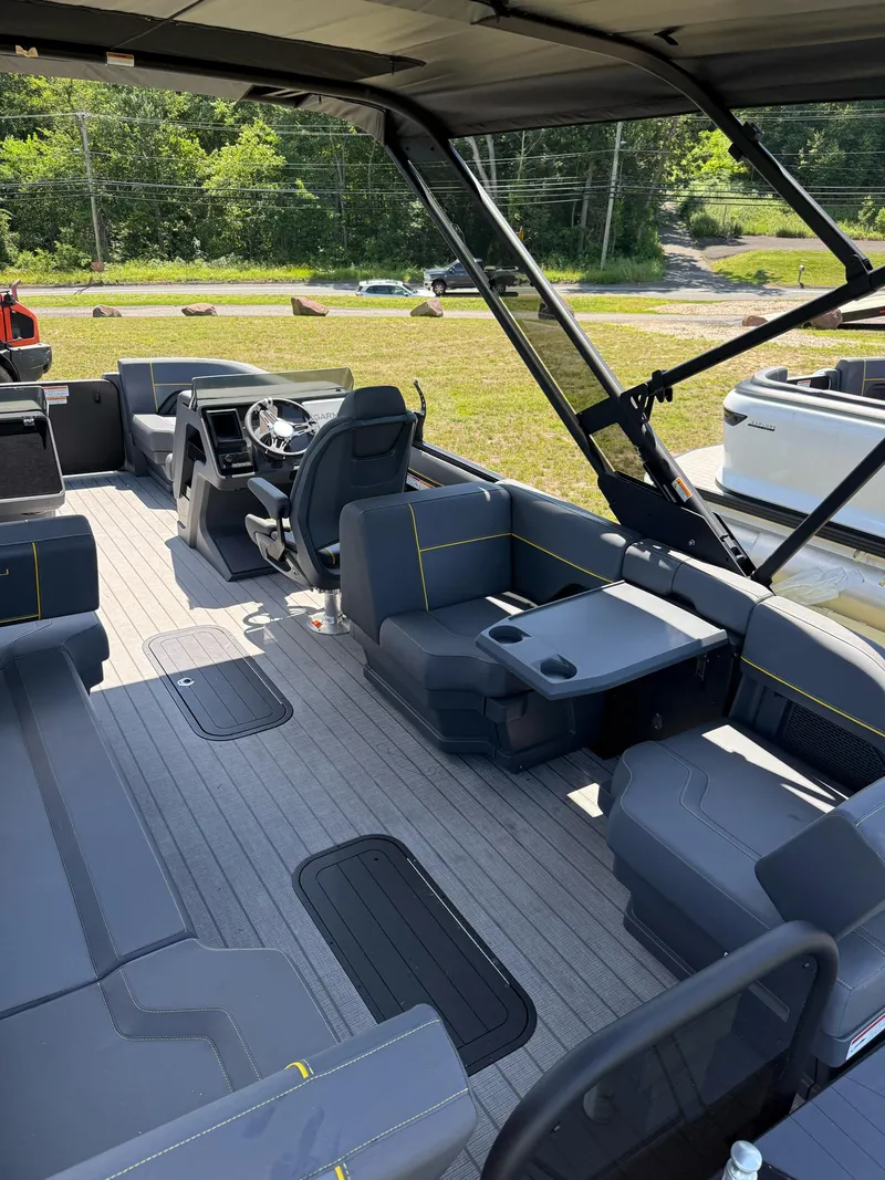 Slide: The Image of Manitou EXPLORE SWITCHBACK STEALTH 2025 - 11