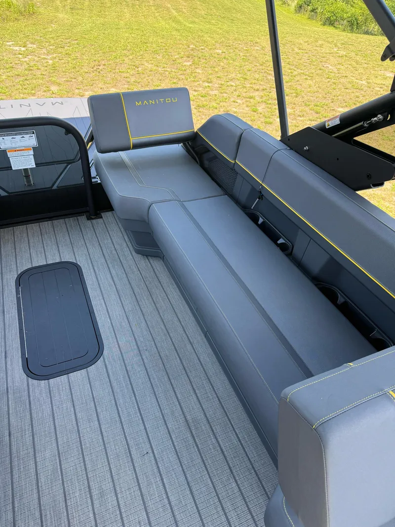 Slide: The Image of Manitou EXPLORE SWITCHBACK STEALTH 2025 - 12