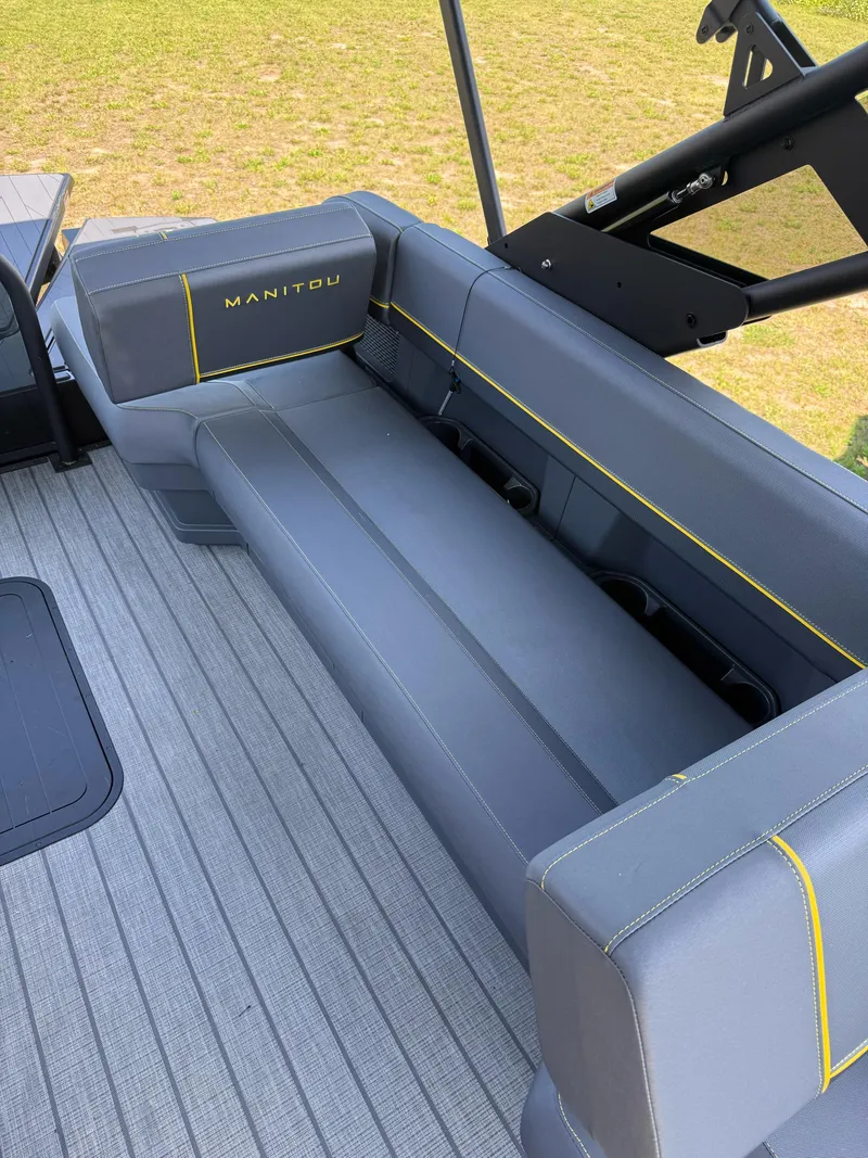 Slide: The Image of Manitou EXPLORE SWITCHBACK STEALTH 2025 - 13