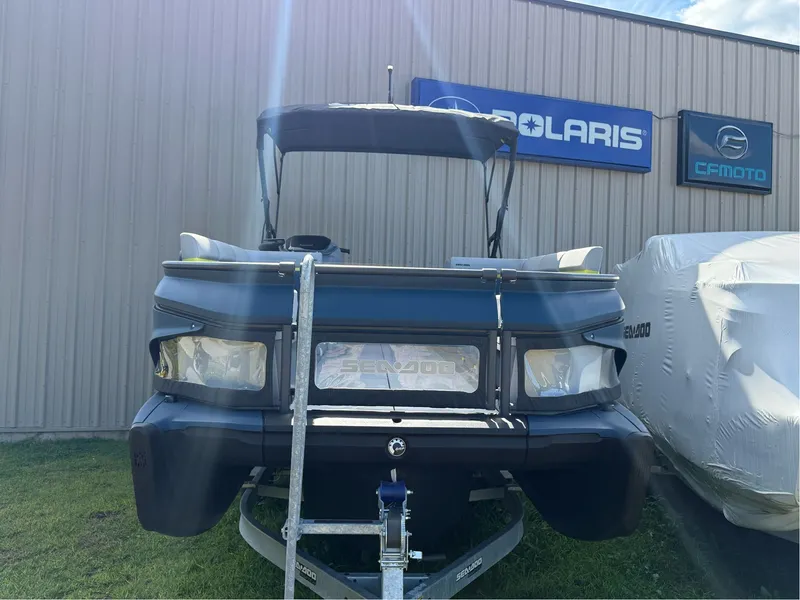 Slide: The Image of Sea-Doo SWITCH LIMITED 21 FT 230 HP 2025 - 2