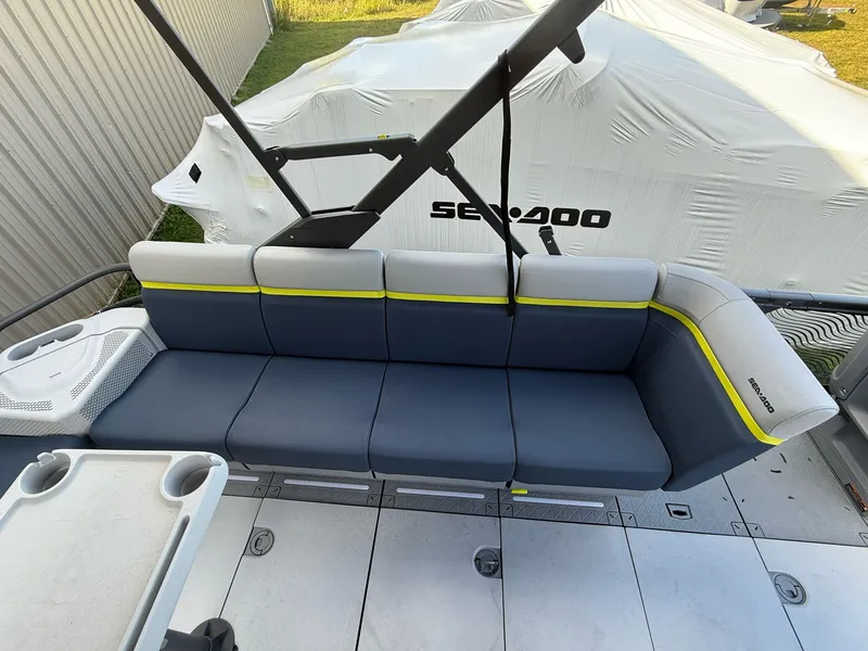 Slide: The Image of Sea-Doo SWITCH LIMITED 21 FT 230 HP 2025 - 7