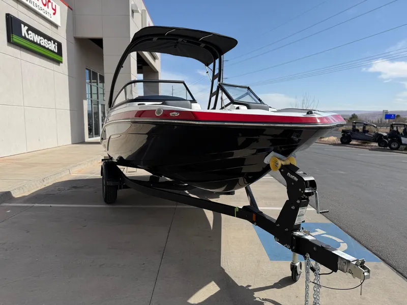 Slide: The Image of 2025 Yamaha Boats AR195 on trailer outside dealership. - 11