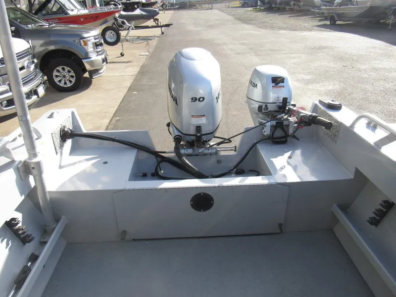 Slide: The Image of 2015 Hewescraft 180 Sportsman boat with dual Honda outboard motors. - 11
