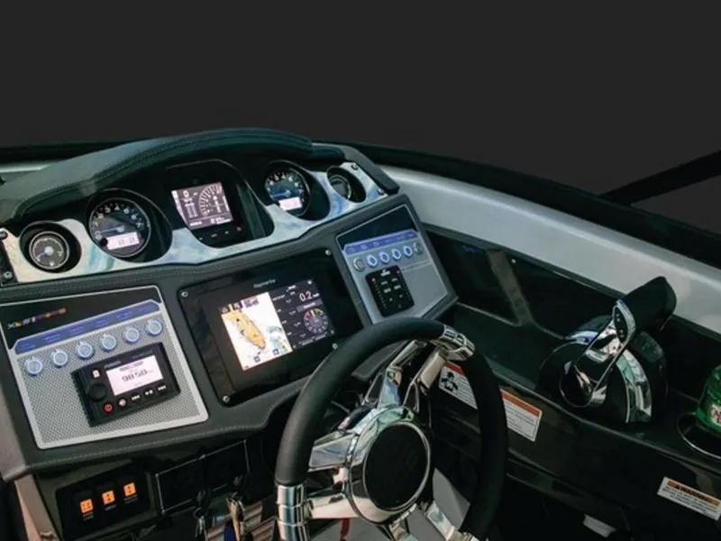 Slide: The Image of Monterey 298SS Super Sport 2025 - 5