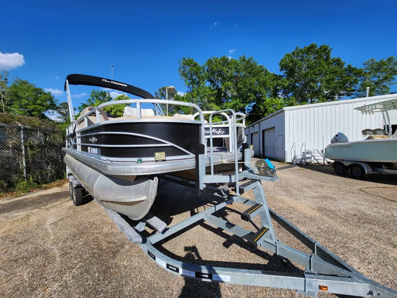 Slide: The Image of Sun Tracker FISHIN BARGE 22DLX 2018 - 6