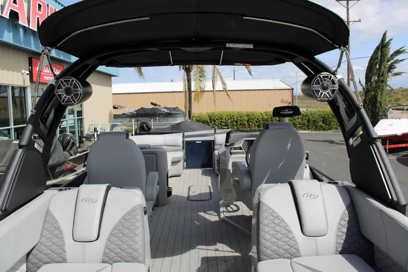 Slide: The Image of Manitou 27 LX RFX Dual Engine 2023 - 10