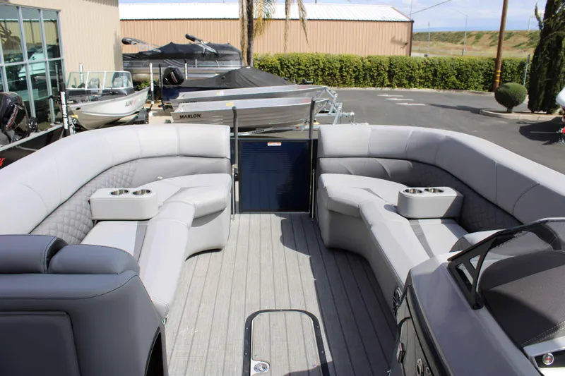 Slide: The Image of Manitou 27 LX RFX Dual Engine 2023 - 11