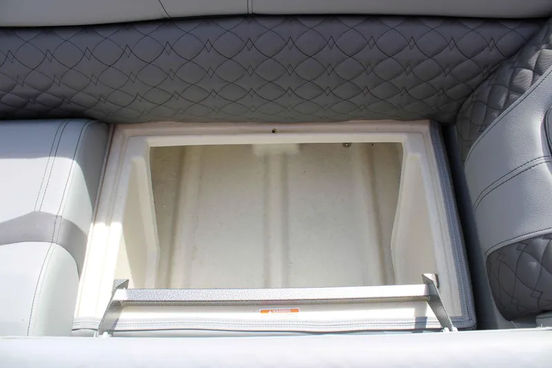 Slide: The Image of Manitou 27 LX RFX Dual Engine 2023 - 16