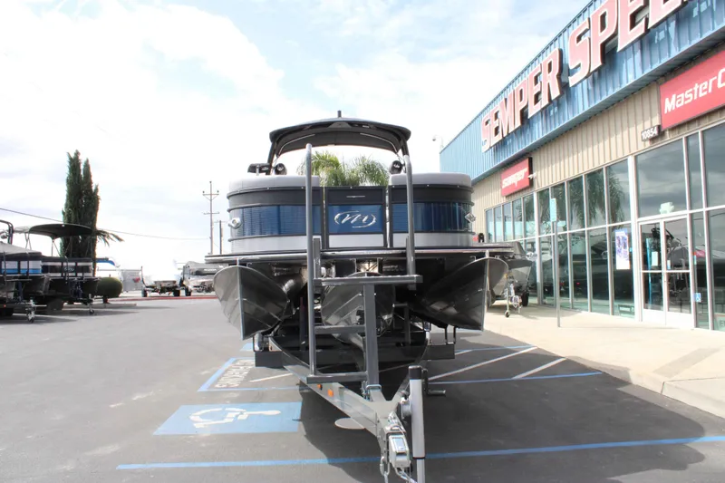 Slide: The Image of Manitou 27 LX RFX Dual Engine 2023 - 18