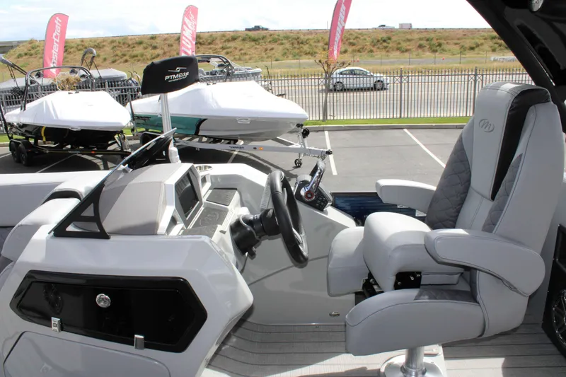 Slide: The Image of Manitou 27 LX RFX Dual Engine 2023 - 5