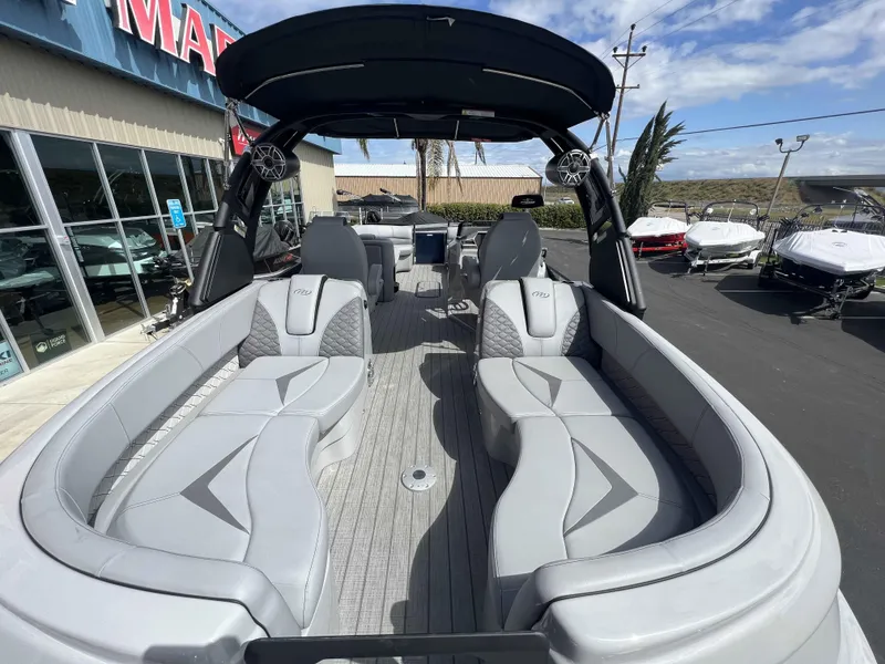 Slide: The Image of Manitou 27 LX RFX Dual Engine 2023 - 8