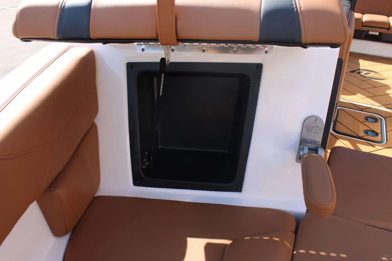 Slide: The Image of Malibu Wakesetter 23 LSV 2026 - 11